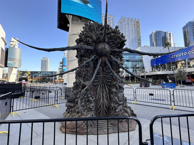 Загадочная статуя уехала из&amp;nbsp;пустыни поближе к&amp;nbsp;месту проведения TGA 2025.